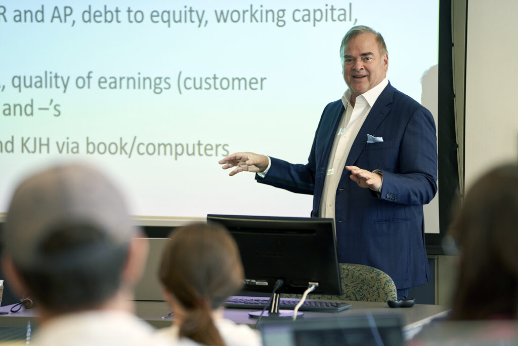 Cash Nickerson teaches law students in his fall 2022 course “Business Lawyering: Listening, Drafting, and Negotiating."